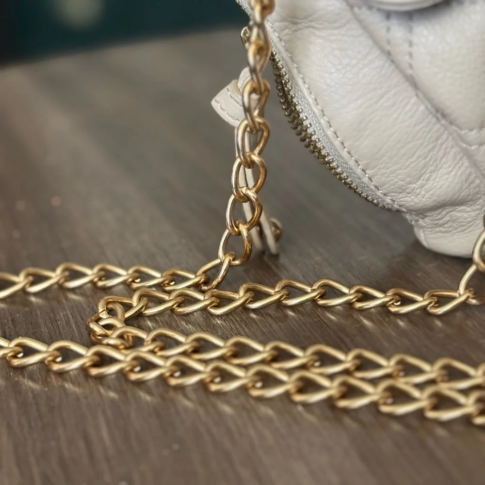 Audrey Brooke Cream Quilted Crossbody Bag - Picture 8 of 16